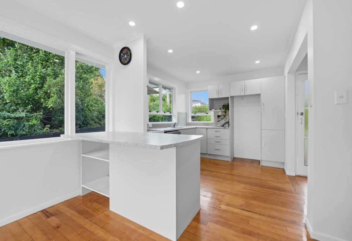 Renovated 4 beds 2 baths house with double garage on 548m2 section, Close to Sylvia Park Mall, schools, motorway access, 17 Melton Road, Mt Wellington, Auckland