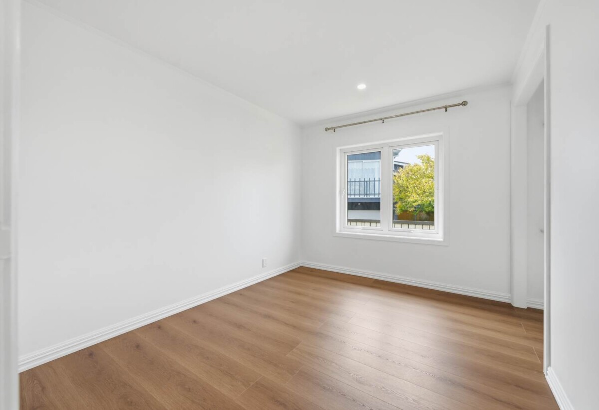 Move-in ready, Updated Brick and tile 3 beds 1 bath house on 617m2 section, close to schools, shopping centre, zoned for Wakaaranga Primary School, Farm Cove Intermediate, and Pakuranga College, 28 Whiteacres Drive, Sunnyhills, Auckland