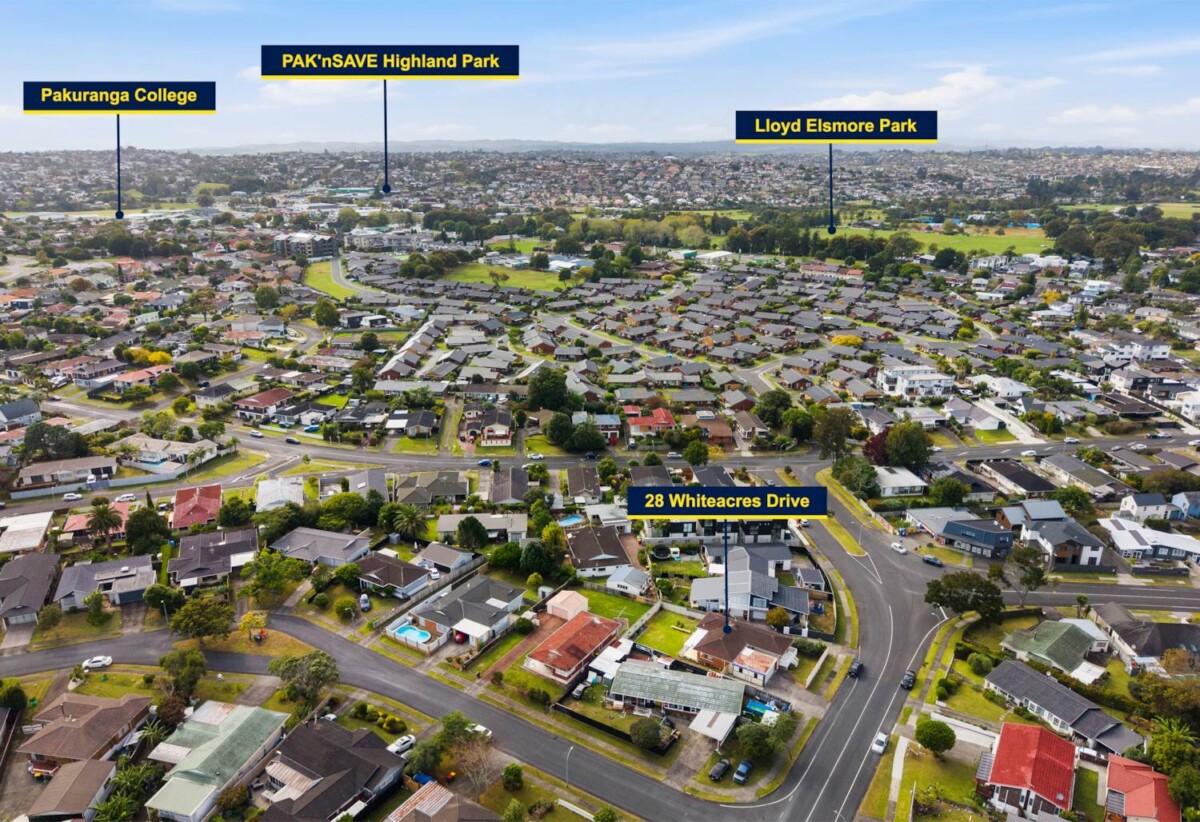 Move-in ready, Updated Brick and tile 3 beds 1 bath house on 617m2 section, close to schools, shopping centre, zoned for Wakaaranga Primary School, Farm Cove Intermediate, and Pakuranga College, 28 Whiteacres Drive, Sunnyhills, Auckland