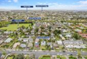 3 beds 1 bath house on 1012m2 section, with 15-minute walk to Lynn Mall, Train Station, and bus terminals. In-zone for Arahoe Primary, Blockhouse Bay Intermediate, and Green Bay High Schools, and nearby is private- Auckland International College, 47 Hutchinson Avenue, New Lynn, Auckland