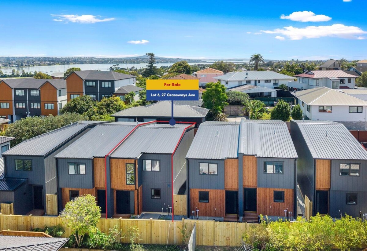 Must sell, 10-Year Master Build + 24-Month Maintenance, Brandnew Freehold 3 beds 2.5 baths home with car park, walks to Pakuranga Plaza (1.2 km), schools, Lot 6, 27 Grassways Avenue, Pakuranga, Auckland