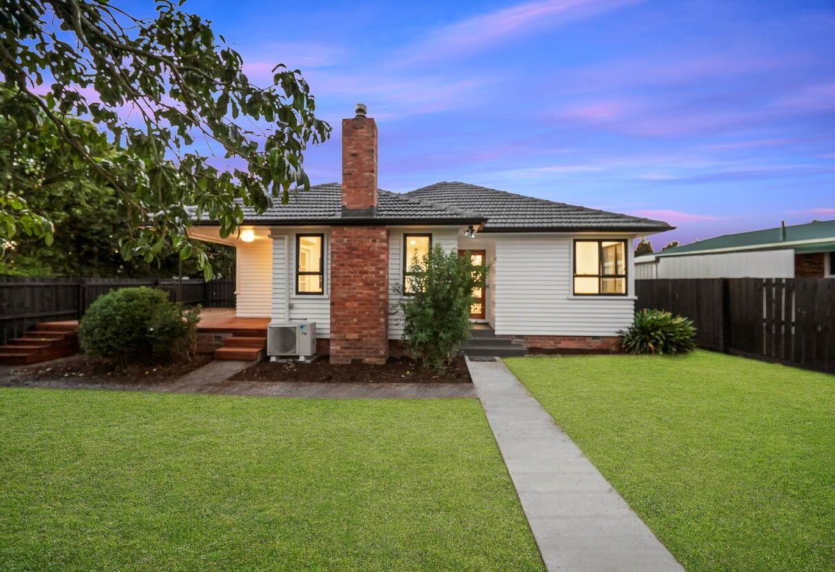 Fully renovated standalone 2 beds 1 bath home with garage, The rear garage has been fully refurbished, close to schools, supermarket, train station, motorway access, 1/3 Cross Street, Papakura, Auckland
