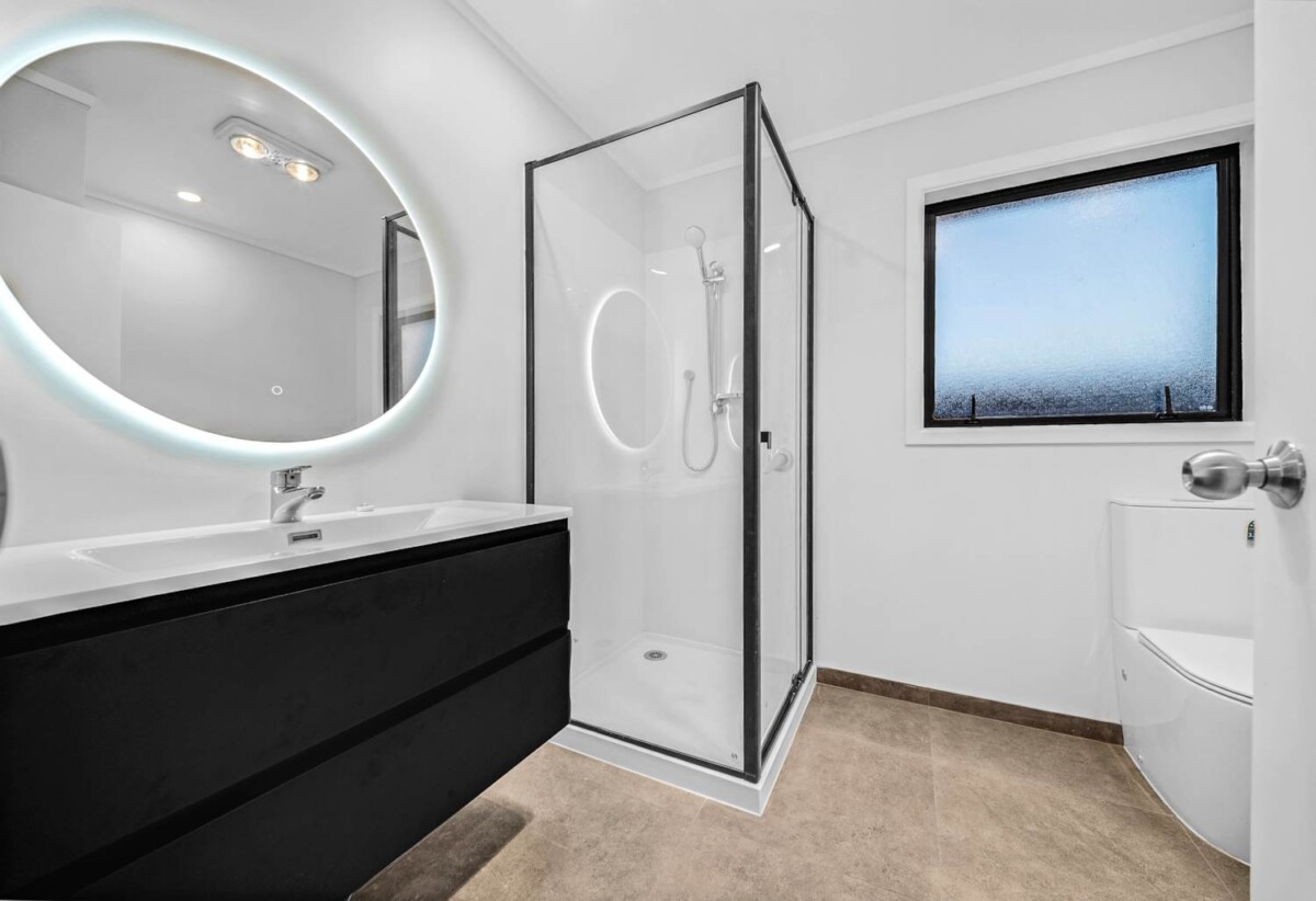 Fully renovated standalone 2 beds 1 bath home with garage, The rear garage has been fully refurbished, close to schools, supermarket, train station, motorway access, 1/3 Cross Street, Papakura, Auckland