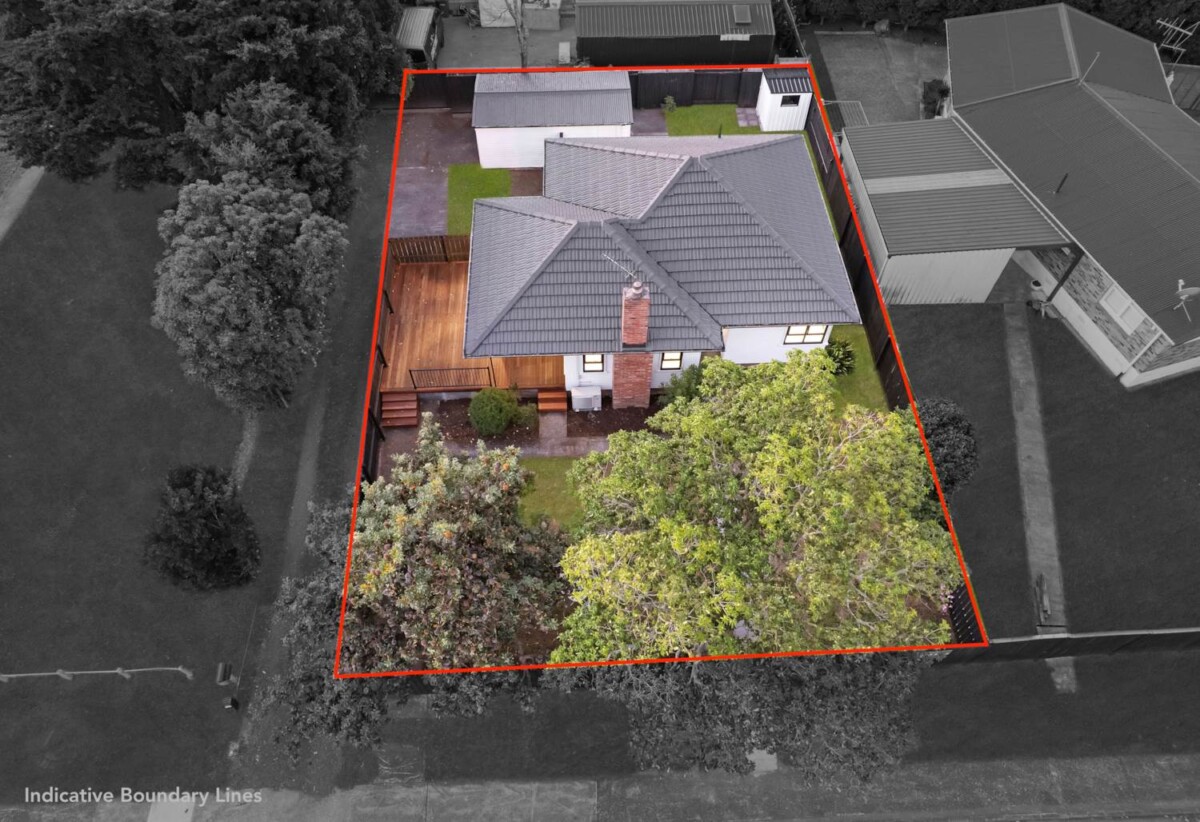 Fully renovated standalone 2 beds 1 bath home with garage, The rear garage has been fully refurbished, close to schools, supermarket, train station, motorway access, 1/3 Cross Street, Papakura, Auckland