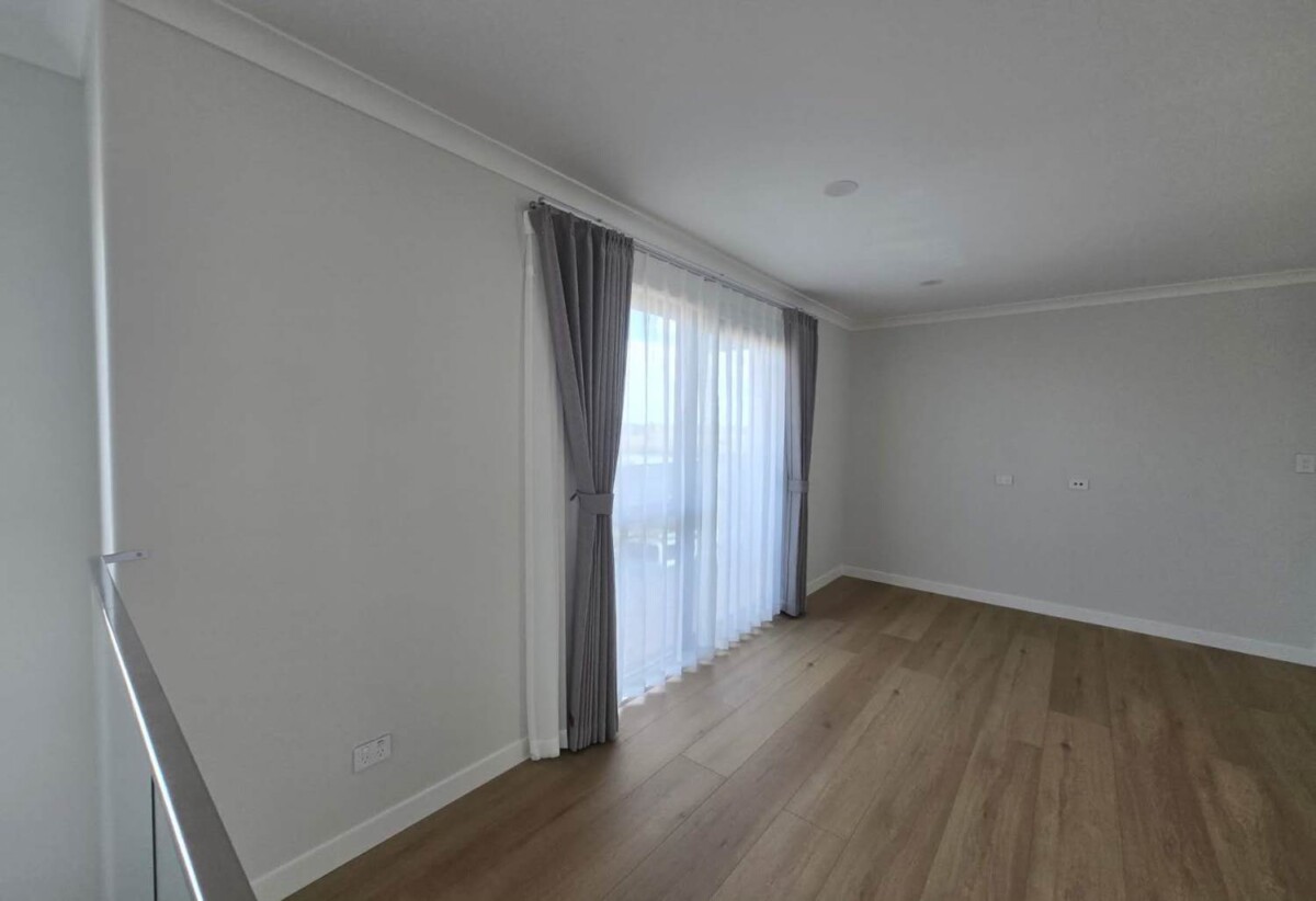 7 beds 5.5 baths house with double garage on 455n2 section, sea views, close to schools, shops, motorway access, 11 Port Way, Karaka, Auckland