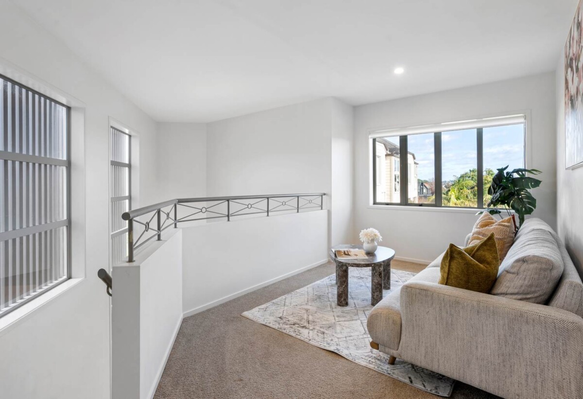3 baths 2.5 baths home with double garage, Moments to Meadowbank Village Shops, golf club, Waiatarua Reserve, schools, zoned for Meadowbank Primary School, Remuera Intermediate, and Selwyn College, 3/758 Remuera Road, Remuera, Auckland