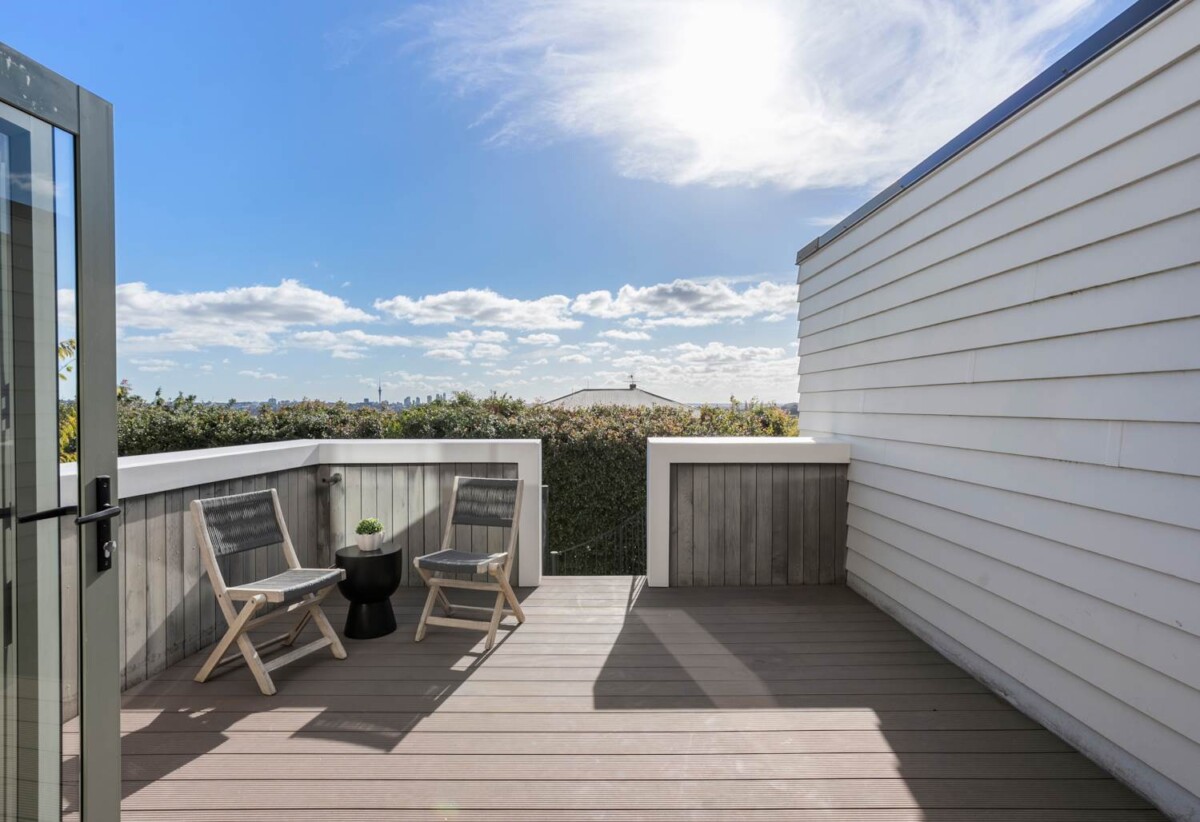 3 baths 2.5 baths home with double garage, Moments to Meadowbank Village Shops, golf club, Waiatarua Reserve, schools, zoned for Meadowbank Primary School, Remuera Intermediate, and Selwyn College, 3/758 Remuera Road, Remuera, Auckland
