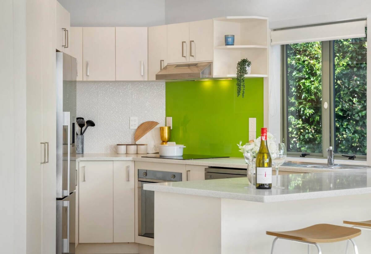 3 baths 2.5 baths home with double garage, Moments to Meadowbank Village Shops, golf club, Waiatarua Reserve, schools, zoned for Meadowbank Primary School, Remuera Intermediate, and Selwyn College, 3/758 Remuera Road, Remuera, Auckland