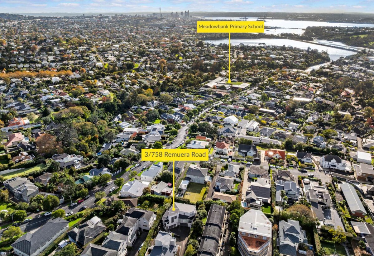 3 baths 2.5 baths home with double garage, Moments to Meadowbank Village Shops, golf club, Waiatarua Reserve, schools, zoned for Meadowbank Primary School, Remuera Intermediate, and Selwyn College, 3/758 Remuera Road, Remuera, Auckland