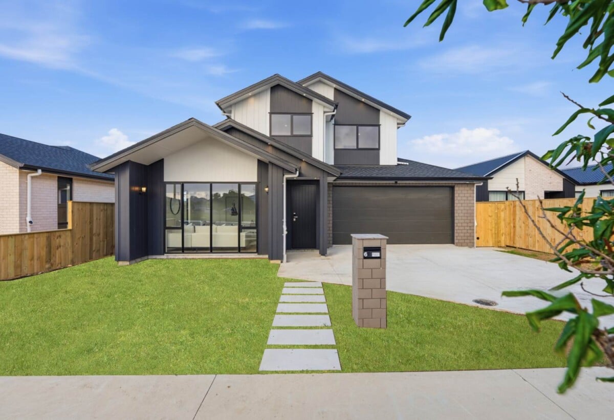 10 Year Master Builders Guarantee, Brandnew 5 beds + study room 3.5 baths house with double garage on 500m2 section, 2 ensuites, 1 ensuite ground floor, near Clevedon village, Clevedon School, Farmer market, close to beach, 6 Kakano Street, Clevedon, Auckland