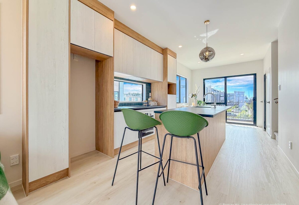 117m2 3 beds 3 baths home with car park, including 1 self-contained studio ground floor, close to schools, IKEA, Sylvia Park mall, transport links and motorway access, 41 Hokoteta Street, Mt Wellington, Auckland