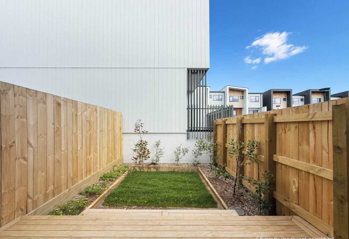 117m2 3 beds 3 baths home with car park, including 1 self-contained studio ground floor, close to schools, IKEA, Sylvia Park mall, transport links and motorway access, 41 Hokoteta Street, Mt Wellington, Auckland
