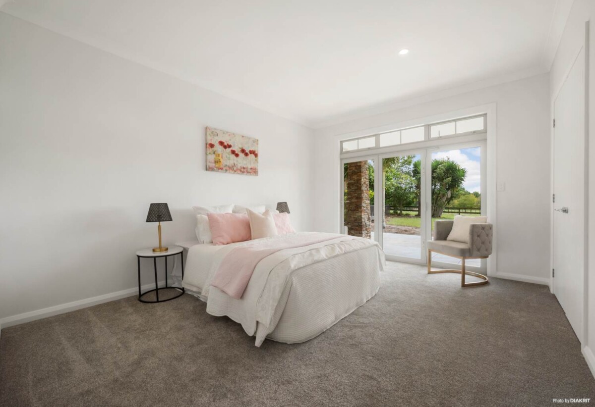 Motivated overseas owners, 606m2 6 beds + 2 offices 4 baths Grand Estate on 4.1973ha land, private swimming pool, tA large triple-car garage with dedicated gear storage, a separate laundry with an ironing room, close to Karaka Golf Club, Karaka Racecourse, Drury commercial hub (Countdown, shops, dining), ACG Strathallan and karaka school, 38 William Potter Lane, Karaka, Auckland