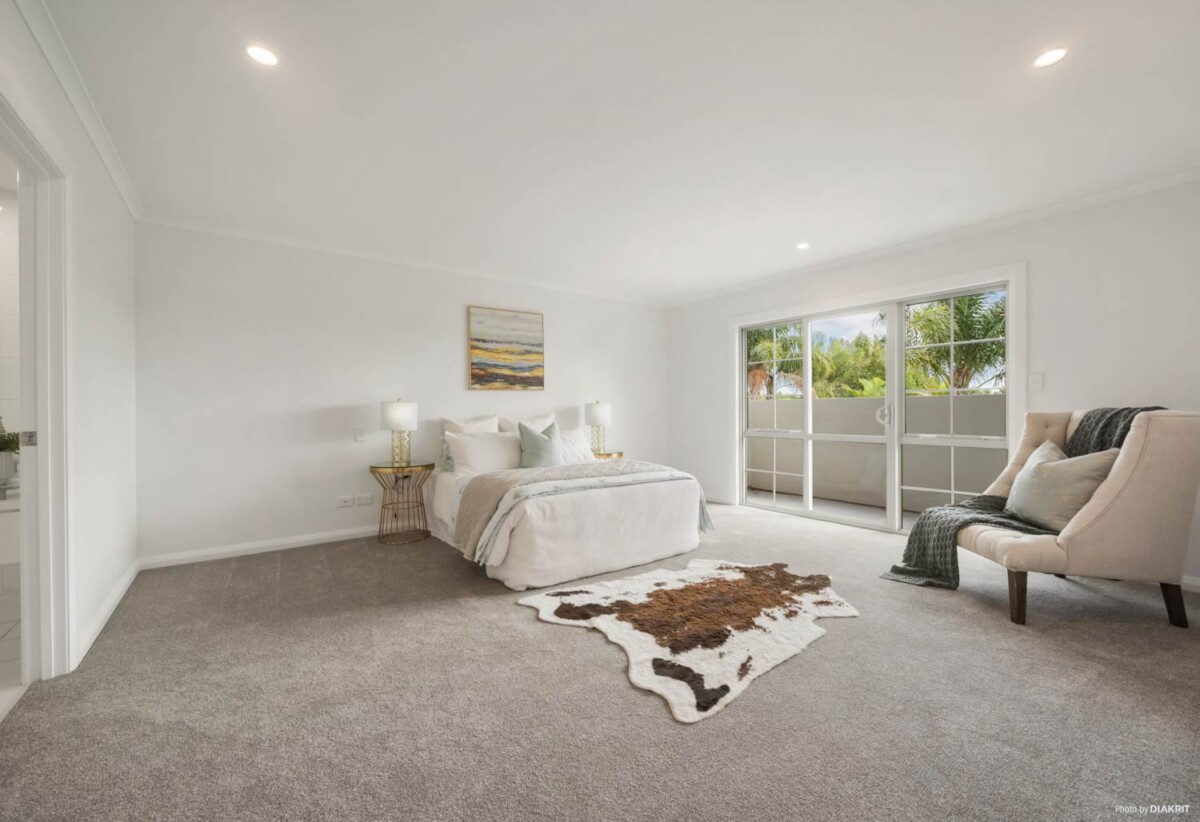 Motivated overseas owners, 606m2 6 beds + 2 offices 4 baths Grand Estate on 4.1973ha land, private swimming pool, tA large triple-car garage with dedicated gear storage, a separate laundry with an ironing room, close to Karaka Golf Club, Karaka Racecourse, Drury commercial hub (Countdown, shops, dining), ACG Strathallan and karaka school, 38 William Potter Lane, Karaka, Auckland