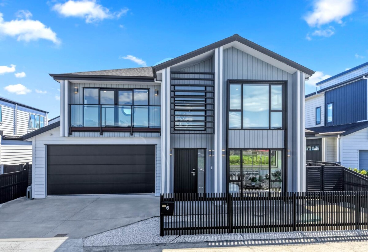 5 beds 3.5 baths house with double garage on 349m2 section, moments from scenic coastal walkways and local reserves. with quality schools, cafes, restaurants, and supermarkets nearby, 6 Turret Lane, Hobsonville, Auckland