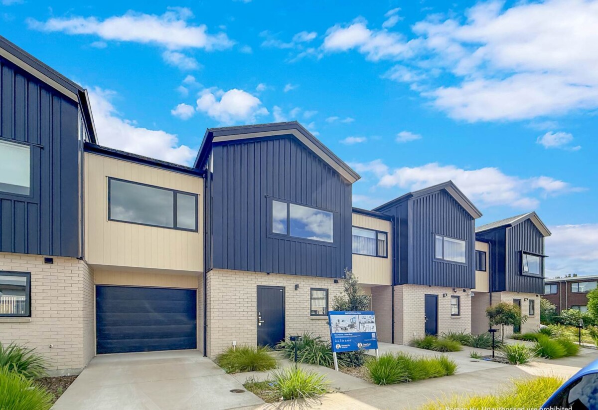 131m2 Freehold 4 beds 2.5 baths home with garage, close to schools, IKEA, Sylvia Park mall, transport links and motorway access, 6 Hokoteta Street, Mt Wellington, Auckland