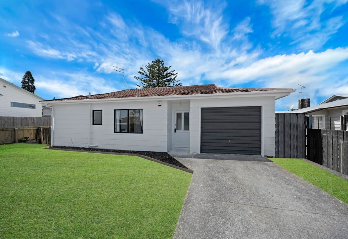 Renovated standalone 3 beds 1 bath house with garage on half of 900m2 section, close to schools, shops, supermarkets, Auckland Botanic Gardens, motorway access, 2/38 Myers Road, Manurewa East, Auckland