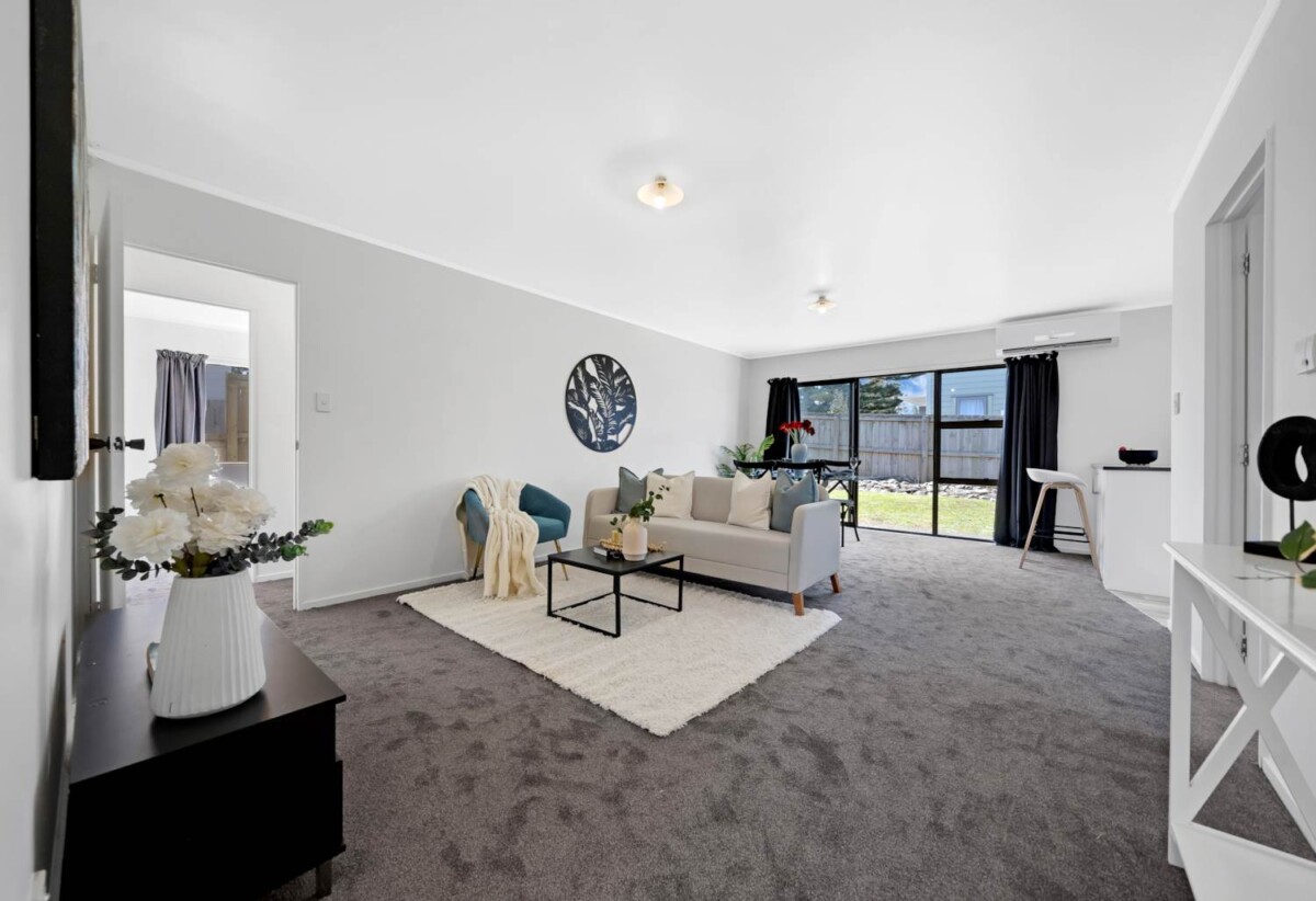 Renovated standalone 3 beds 1 bath house with garage on half of 900m2 section, close to schools, shops, supermarkets, Auckland Botanic Gardens, motorway access, 2/38 Myers Road, Manurewa East, Auckland
