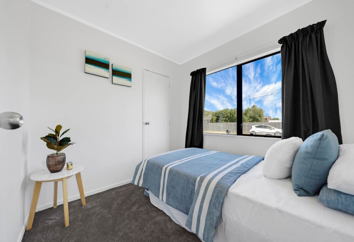 Renovated standalone 3 beds 1 bath house with garage on half of 900m2 section, close to schools, shops, supermarkets, Auckland Botanic Gardens, motorway access, 2/38 Myers Road, Manurewa East, Auckland