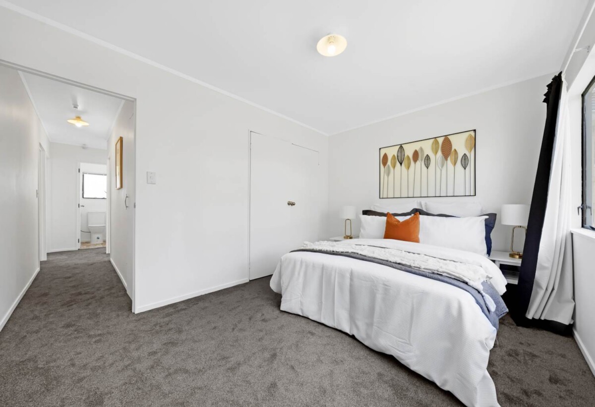Renovated standalone 3 beds 1 bath house with garage on half of 900m2 section, close to schools, shops, supermarkets, Auckland Botanic Gardens, motorway access, 2/38 Myers Road, Manurewa East, Auckland