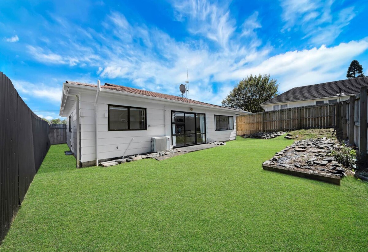 Renovated standalone 3 beds 1 bath house with garage on half of 900m2 section, close to schools, shops, supermarkets, Auckland Botanic Gardens, motorway access, 2/38 Myers Road, Manurewa East, Auckland