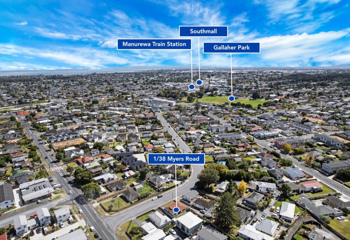 Renovated standalone 3 beds 1 bath house with garage on half of 900m2 section, close to schools, shops, supermarkets, Auckland Botanic Gardens, motorway access, 2/38 Myers Road, Manurewa East, Auckland