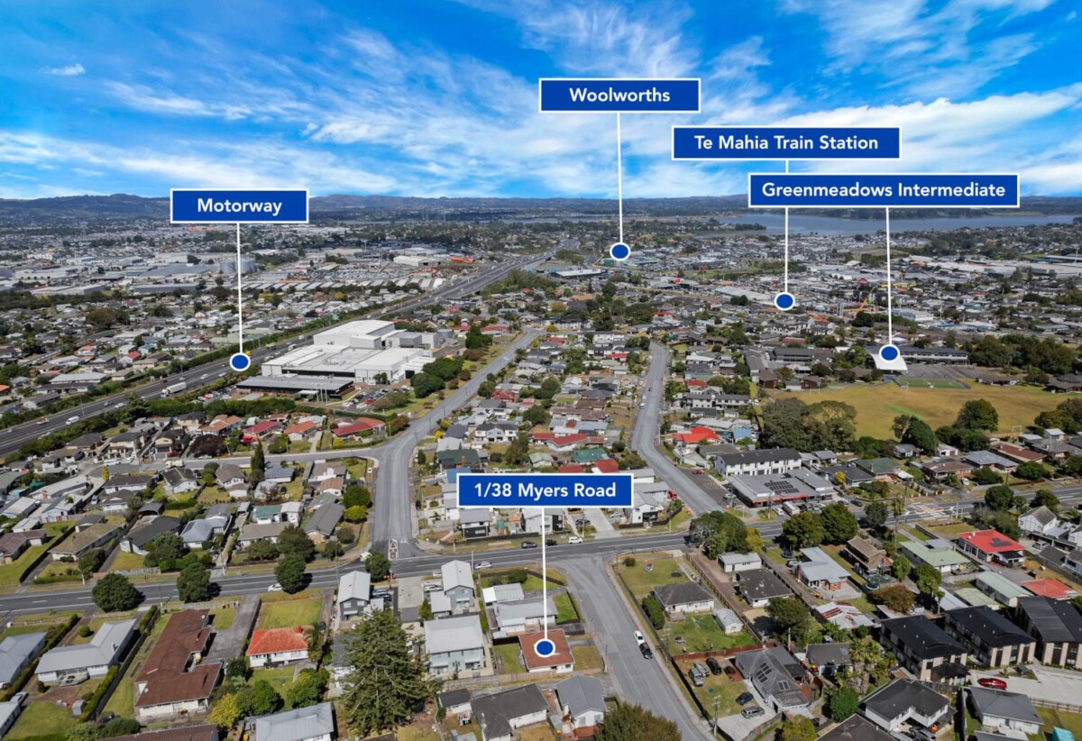 Renovated standalone 3 beds 1 bath house with garage on half of 900m2 section, close to schools, shops, supermarkets, Auckland Botanic Gardens, motorway access, 2/38 Myers Road, Manurewa East, Auckland