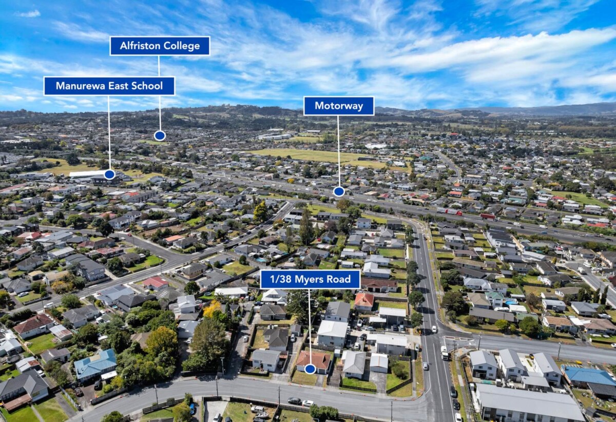 Renovated standalone 3 beds 1 bath house with garage on half of 900m2 section, close to schools, shops, supermarkets, Auckland Botanic Gardens, motorway access, 2/38 Myers Road, Manurewa East, Auckland