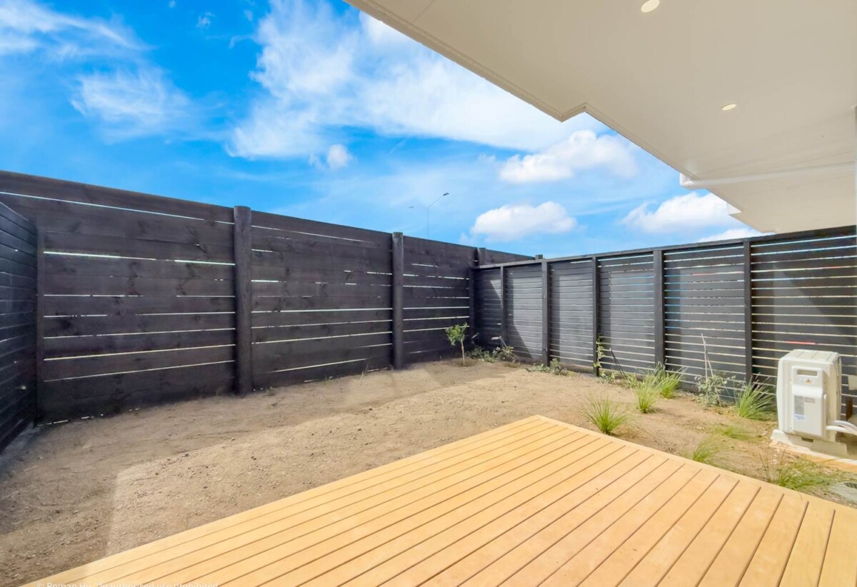 3 beds + 1 multi-functional room/study 2.5 baths home with garage, close to schools, shops, motorway access, zoned for Rosehill Intermediate, Mangapikopiko School, Rosehill College, 23 Aratuhia Lane, Hingaia/karaka, Auckland