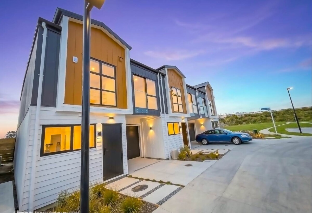 3 beds + 1 multi-functional room/study 2.5 baths home with garage, close to schools, shops, motorway access, zoned for Rosehill Intermediate, Mangapikopiko School, Rosehill College, 23 Aratuhia Lane, Hingaia/karaka, Auckland