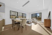 6 beds 4.5 baths house with garage and 1 bed granny, close to schools, shops, motorway access, waterfront walkway, 0.5 km to Hingaia Peninsula School, 2.2 km to Rosehill Intermediate and Rosehill College, 38 Gazala Road, Karaka, Auckland