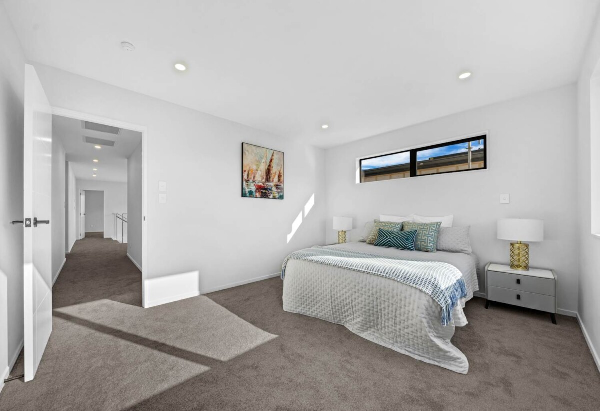 6 beds 4.5 baths house with garage and 1 bed granny, close to schools, shops, motorway access, waterfront walkway, 0.5 km to Hingaia Peninsula School, 2.2 km to Rosehill Intermediate and Rosehill College, 38 Gazala Road, Karaka, Auckland