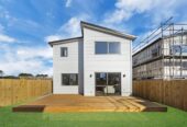 6 beds 4.5 baths house with garage and 1 bed granny, close to schools, shops, motorway access, waterfront walkway, 0.5 km to Hingaia Peninsula School, 2.2 km to Rosehill Intermediate and Rosehill College, 38 Gazala Road, Karaka, Auckland