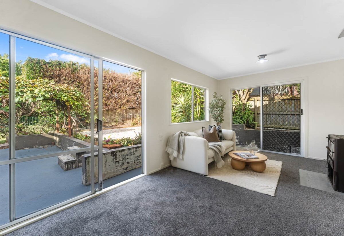 Home and income, 2 beds + a large study room 1 bath main home with 2 beds granny flat, Easy walking distance to Birkenhead Village, cafés, restaurants, supermarkets, Northcote College and Birkenhead Primary School, 10 Aorangi Place, Birkenhead, Auckland
