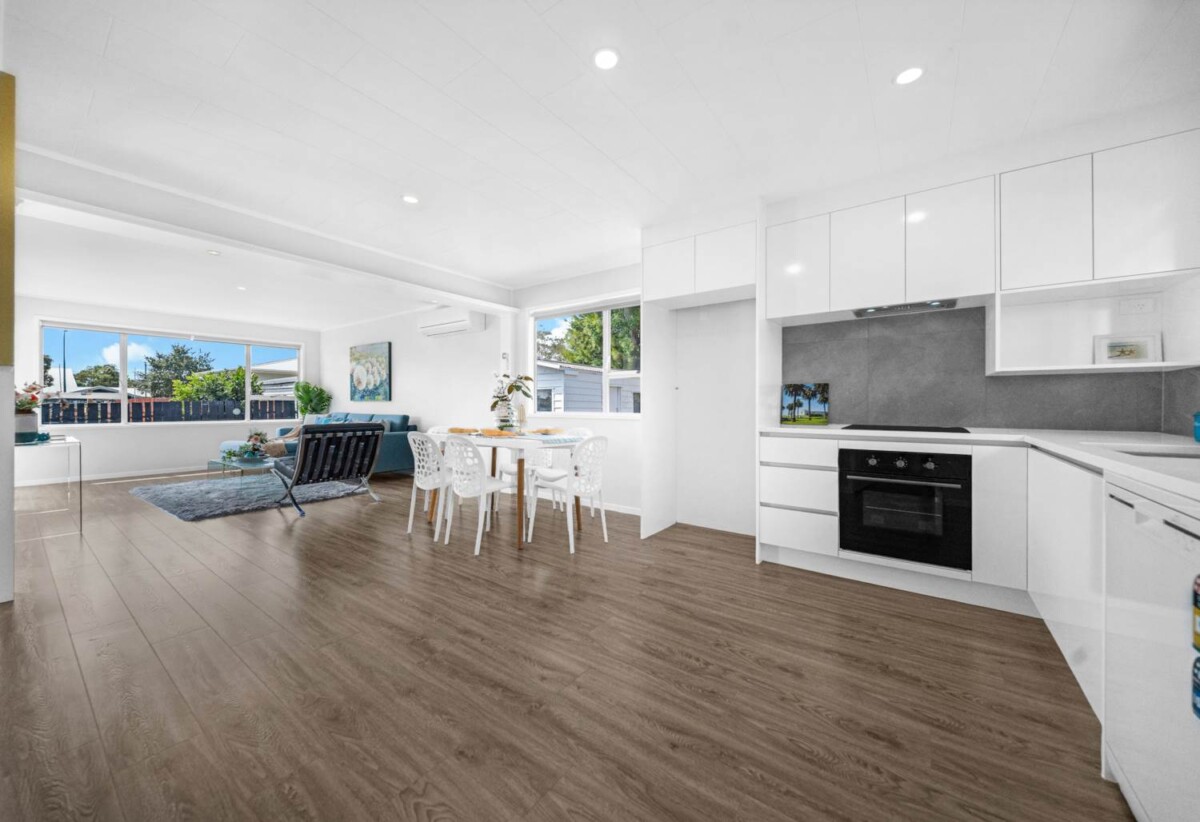 Fully renovated 3 beds 1 bath house with garage on 611m2 section, close to schools, shopping centres, motorway access, 27 Sandrine Avenue, Clover Park, Auckland