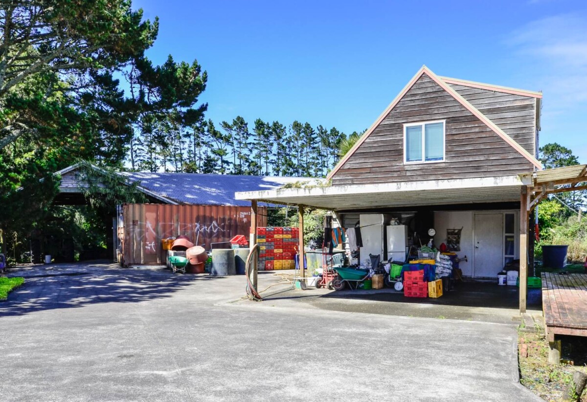 3-bedroom home with workshop & loft on 4.0507ha land, Approx. 233 m road frontage , 2.9 km to Whenuapai School, 10 Hailes Road, Whenuapai, Auckland