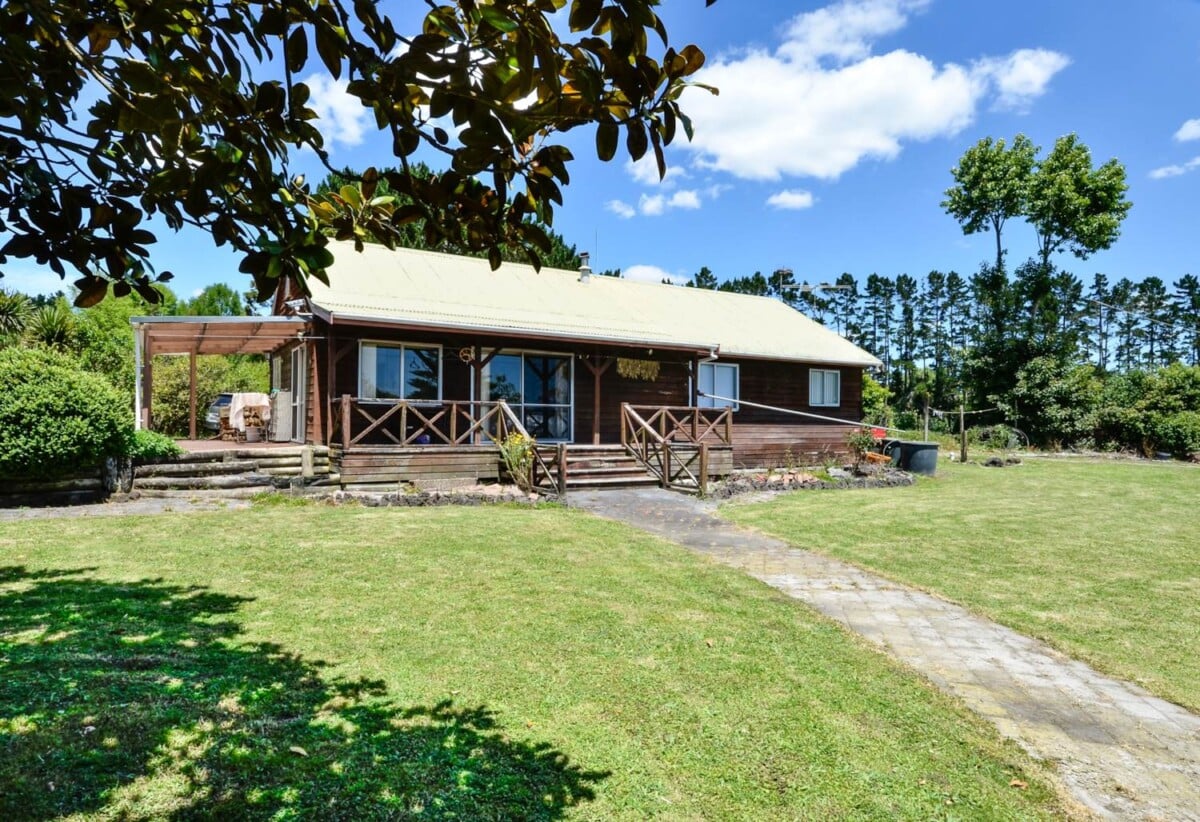 3-bedroom home with workshop & loft on 4.0507ha land, Approx. 233 m road frontage , 2.9 km to Whenuapai School, 10 Hailes Road, Whenuapai, Auckland