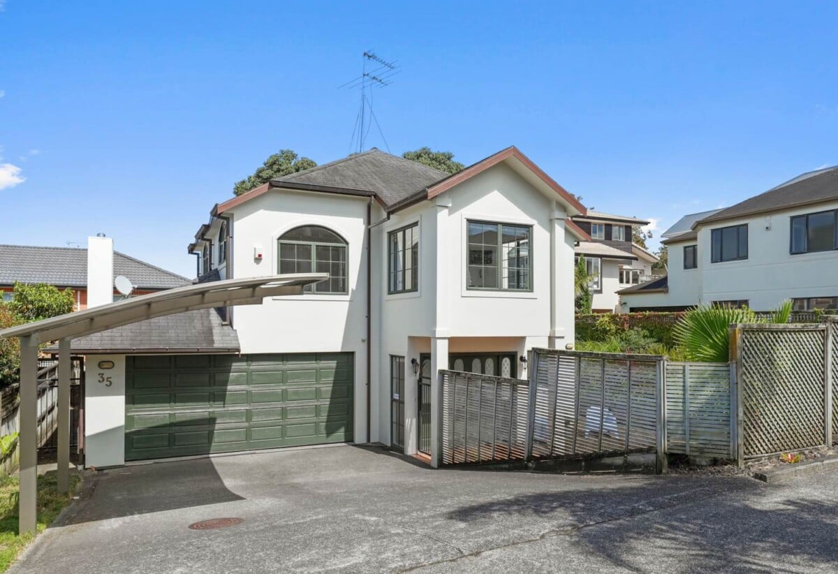 4 beds 2.5 baths house with double garage on 375m2 section, close proximity to Greenwoods Corner, Royal Oak Mall, cafes, restaurants, schools, parks, 0.4 km to Royal Oak School, 35 Goodland Street, Royal Oak, Auckland