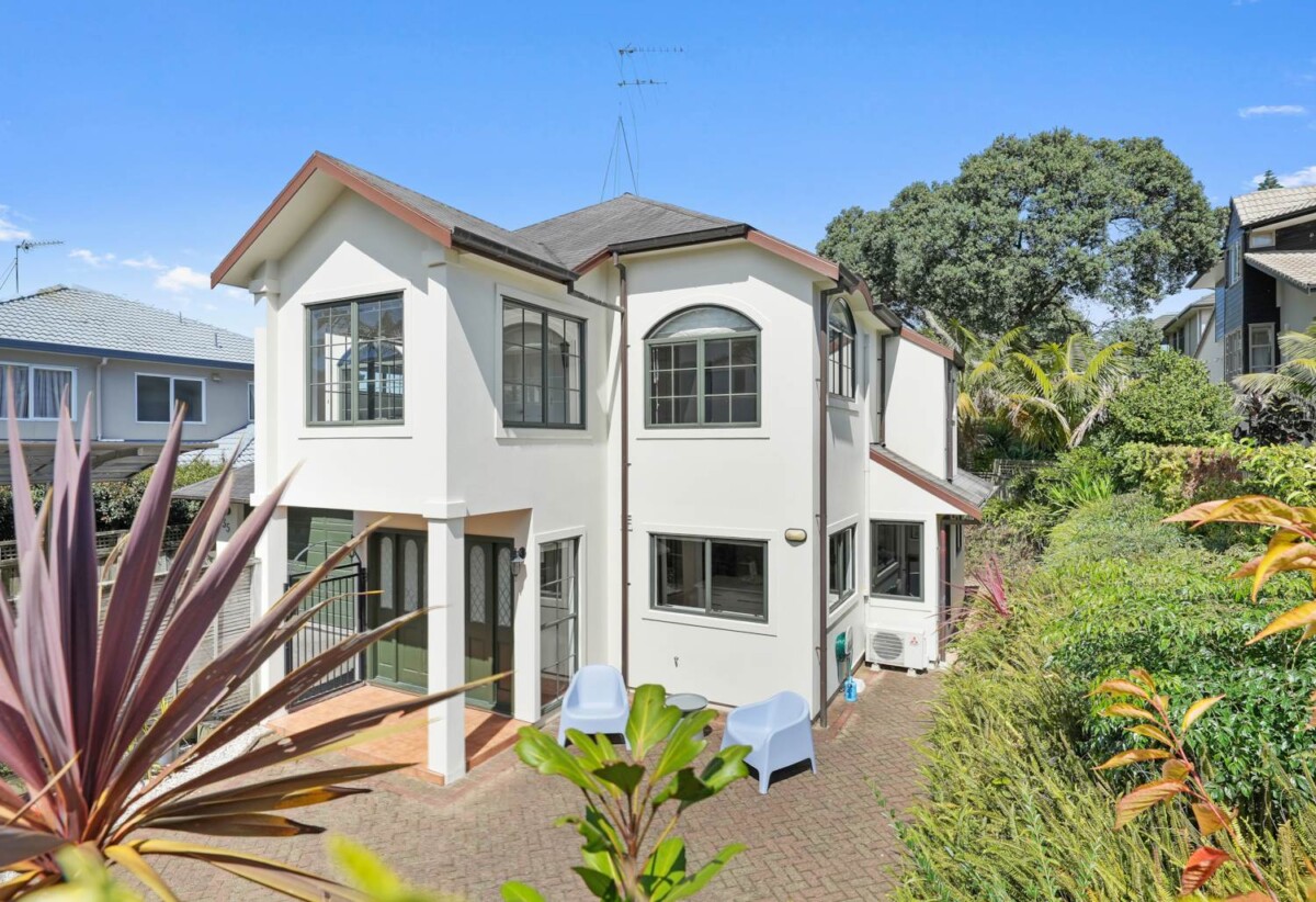 4 beds 2.5 baths house with double garage on 375m2 section, close proximity to Greenwoods Corner, Royal Oak Mall, cafes, restaurants, schools, parks, 0.4 km to Royal Oak School, 35 Goodland Street, Royal Oak, Auckland