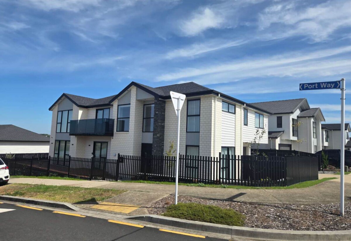 7 beds 5.5 baths house with double garage on 455n2 section, sea views, close to schools, shops, motorway access, 11 Port Way, Karaka, Auckland
