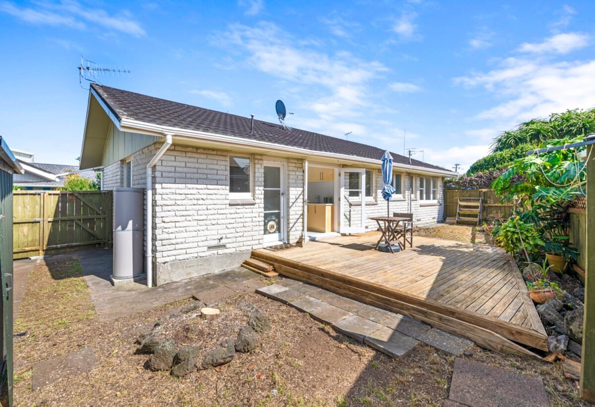 Move-in ready, renovated Brick and tile 3 beds 1 bath home with garage and a fully fenced backyard, close to Sylvia Park Mall, schools, motorway access, 3/10 Alana Place, Mt Wellington, Auckland