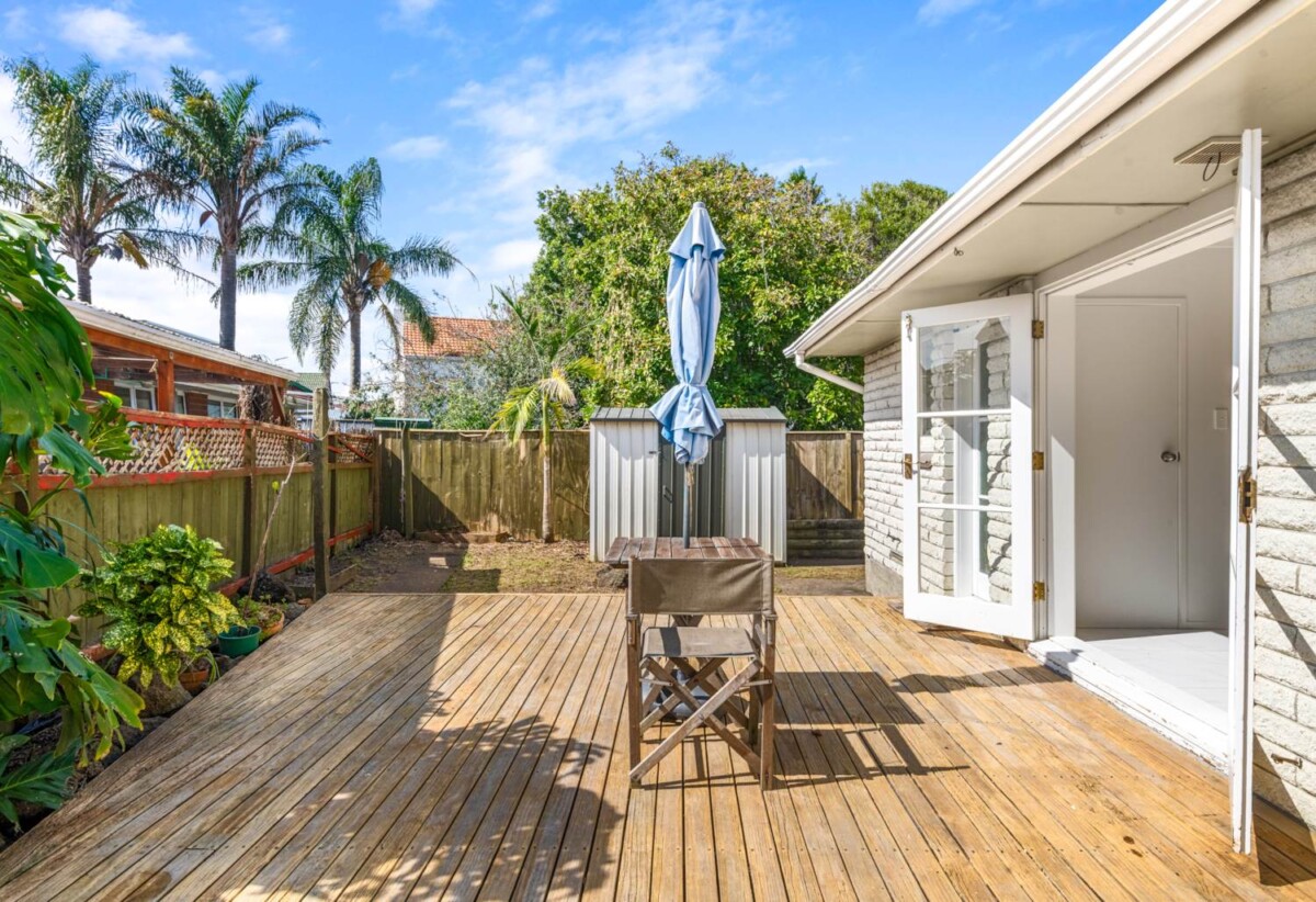 Move-in ready, renovated Brick and tile 3 beds 1 bath home with garage and a fully fenced backyard, close to Sylvia Park Mall, schools, motorway access, 3/10 Alana Place, Mt Wellington, Auckland