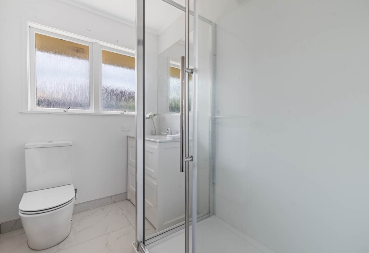 Move-in ready, renovated Brick and tile 3 beds 1 bath home with garage and a fully fenced backyard, close to Sylvia Park Mall, schools, motorway access, 3/10 Alana Place, Mt Wellington, Auckland