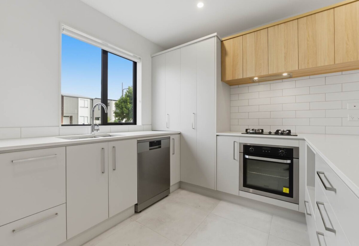 Ormiston school zone, Built By Fletcher, Motivated vendors, Freehold 4 beds 3.5 baths home with garage, walking distance to schools, parks, Ormiston town centre, 21 Whimbrel Road, Flat Bush, Auckland