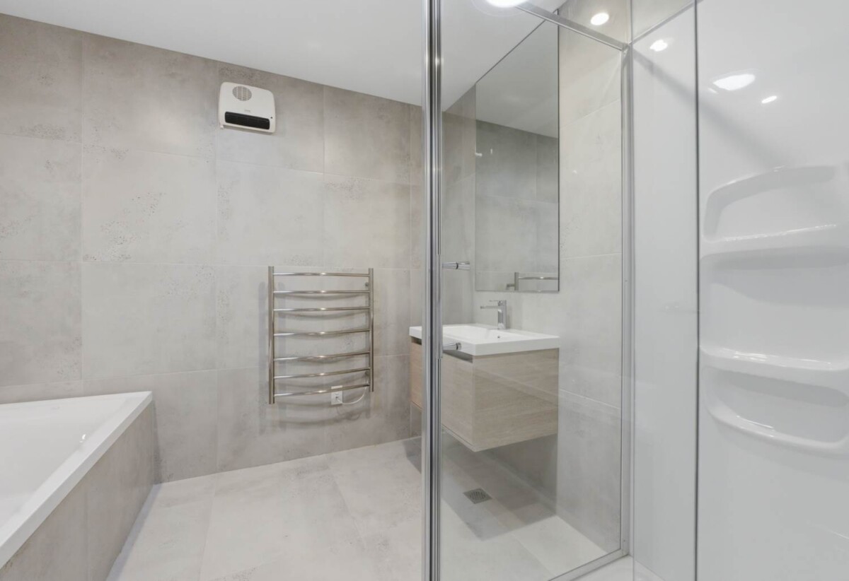 Ormiston school zone, Built By Fletcher, Motivated vendors, Freehold 4 beds 3.5 baths home with garage, walking distance to schools, parks, Ormiston town centre, 21 Whimbrel Road, Flat Bush, Auckland