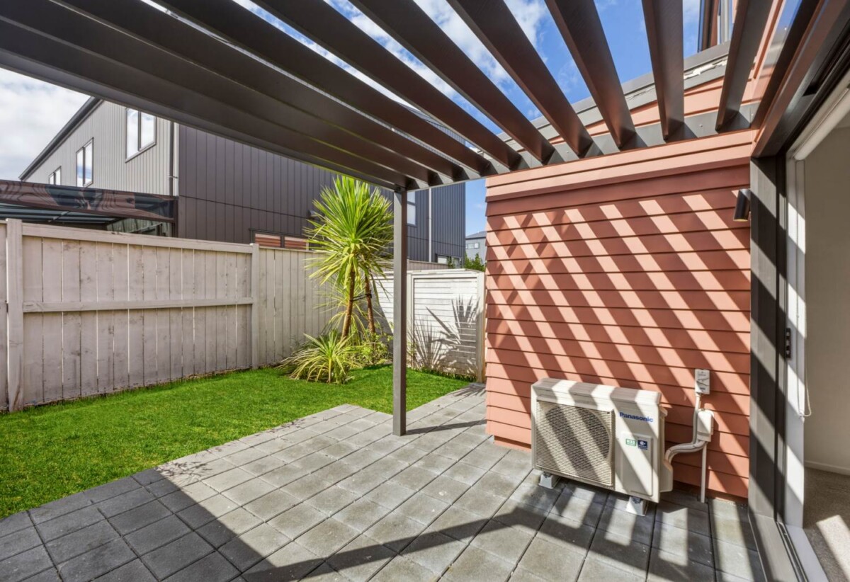 Ormiston school zone, Built By Fletcher, Motivated vendors, Freehold 4 beds 3.5 baths home with garage, walking distance to schools, parks, Ormiston town centre, 21 Whimbrel Road, Flat Bush, Auckland