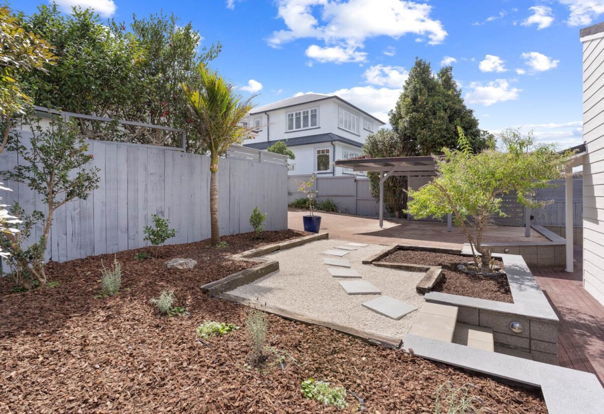 Must sell, Motivated Vendors Relocating, Fully renovated 3 beds 2 baths home with carport, moments from Remuera Village, Upland Road, Orakei Village, and Westfield Newmarket, schools, Zoned for Meadowbank School, Remuera Intermediate, and Selwyn College, 16 Maungarei Road, Remuera, Auckland