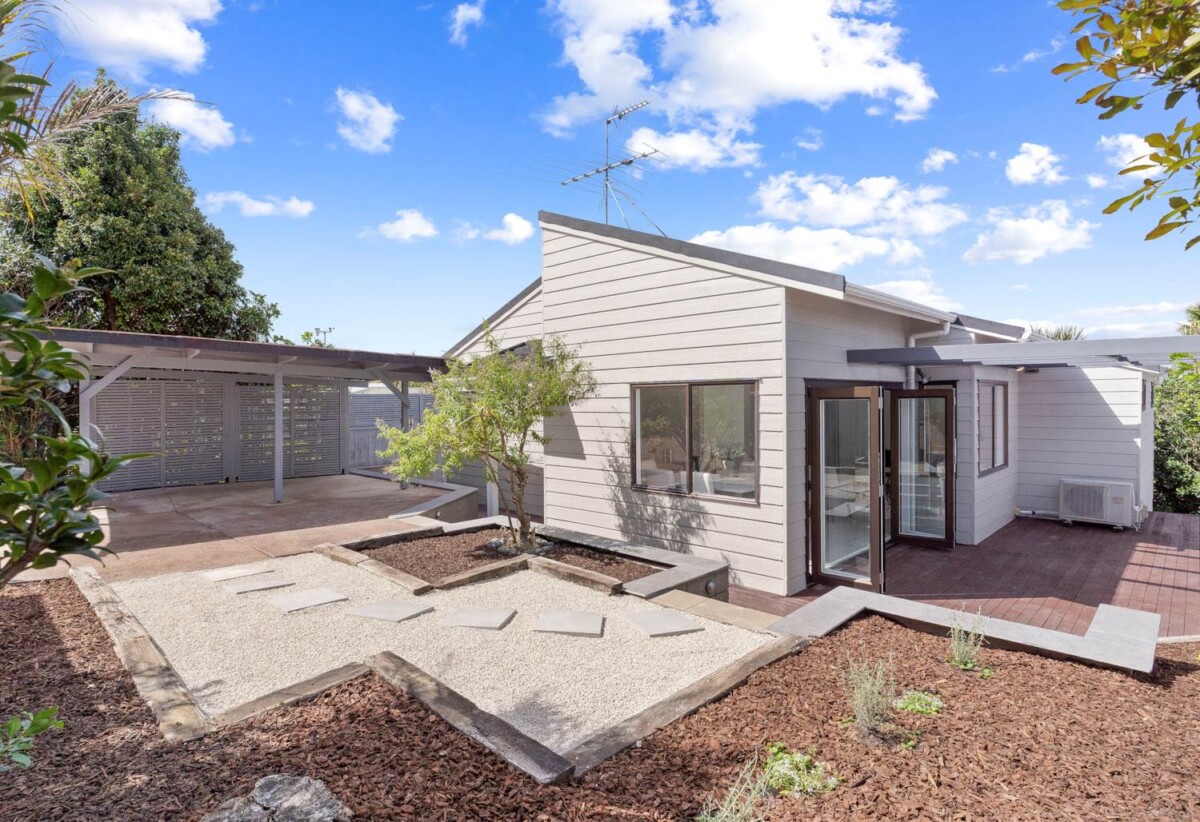 Must sell, Motivated Vendors Relocating, Fully renovated 3 beds 2 baths home with carport, moments from Remuera Village, Upland Road, Orakei Village, and Westfield Newmarket, schools, Zoned for Meadowbank School, Remuera Intermediate, and Selwyn College, 16 Maungarei Road, Remuera, Auckland