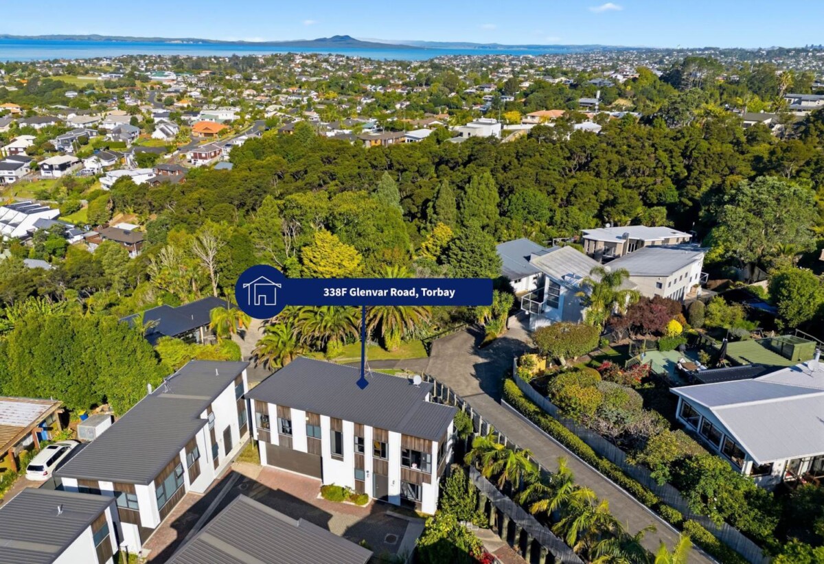 4 beds 2.5 baths home with double garage, minutes to Long Bay and Torbay shops, local clubs, schools, beaches, 338F Glenvar Road, Torbay, Auckland