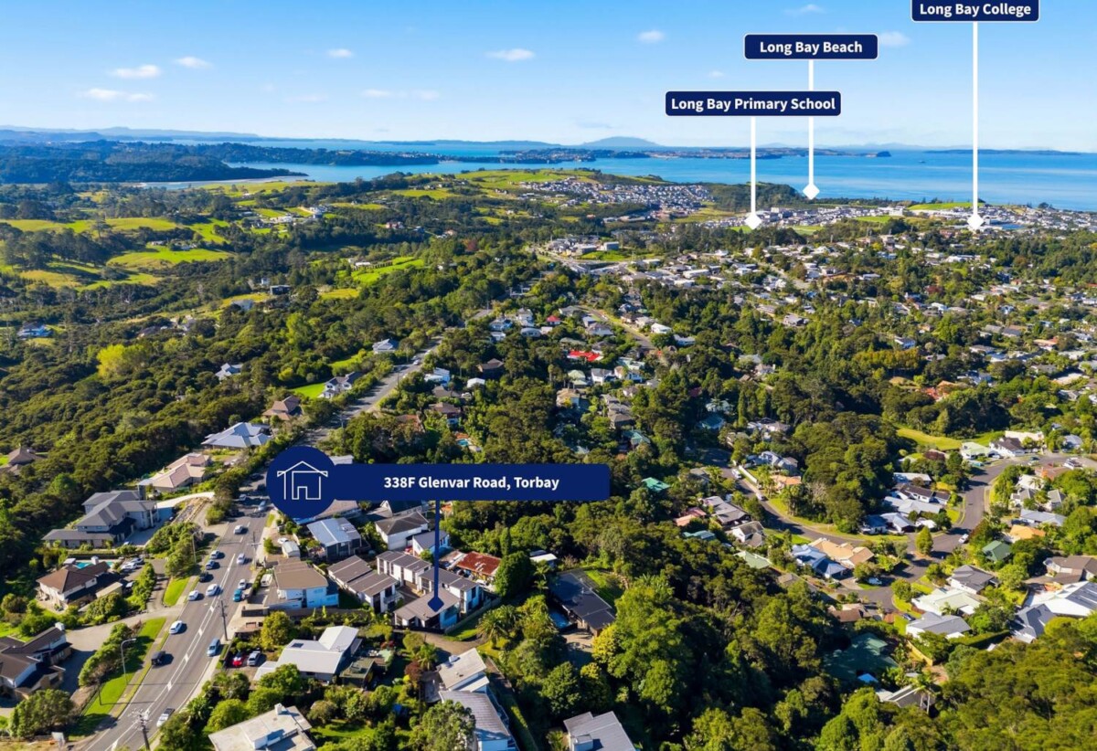 4 beds 2.5 baths home with double garage, minutes to Long Bay and Torbay shops, local clubs, schools, beaches, 338F Glenvar Road, Torbay, Auckland